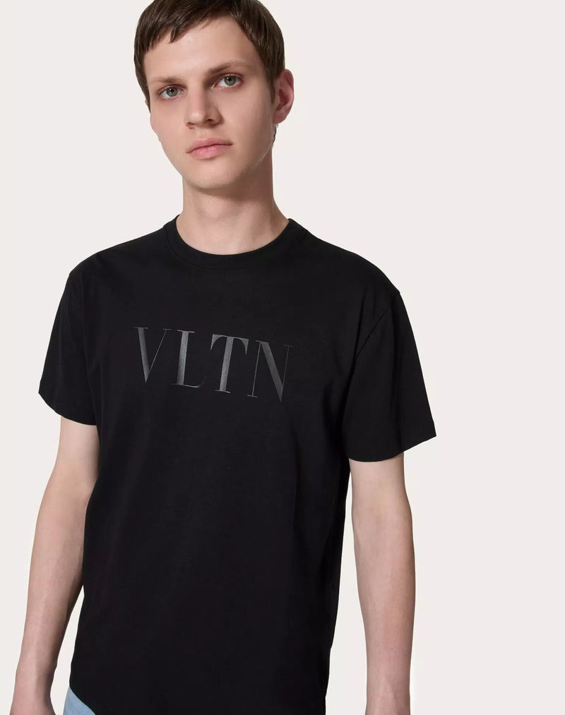 VALENTINO T-SHIRT GIROCOLLO IN COTONE CON STAMPA VLTN